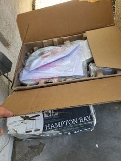2 / abanicos  de techo. Un Blanco & un cafe  los 2 por $75 . Juntos obo.