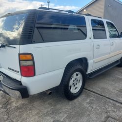 2005 Chevrolet Suburban LT 4WD 
