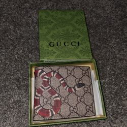 Men's Gucci Wallet / New 