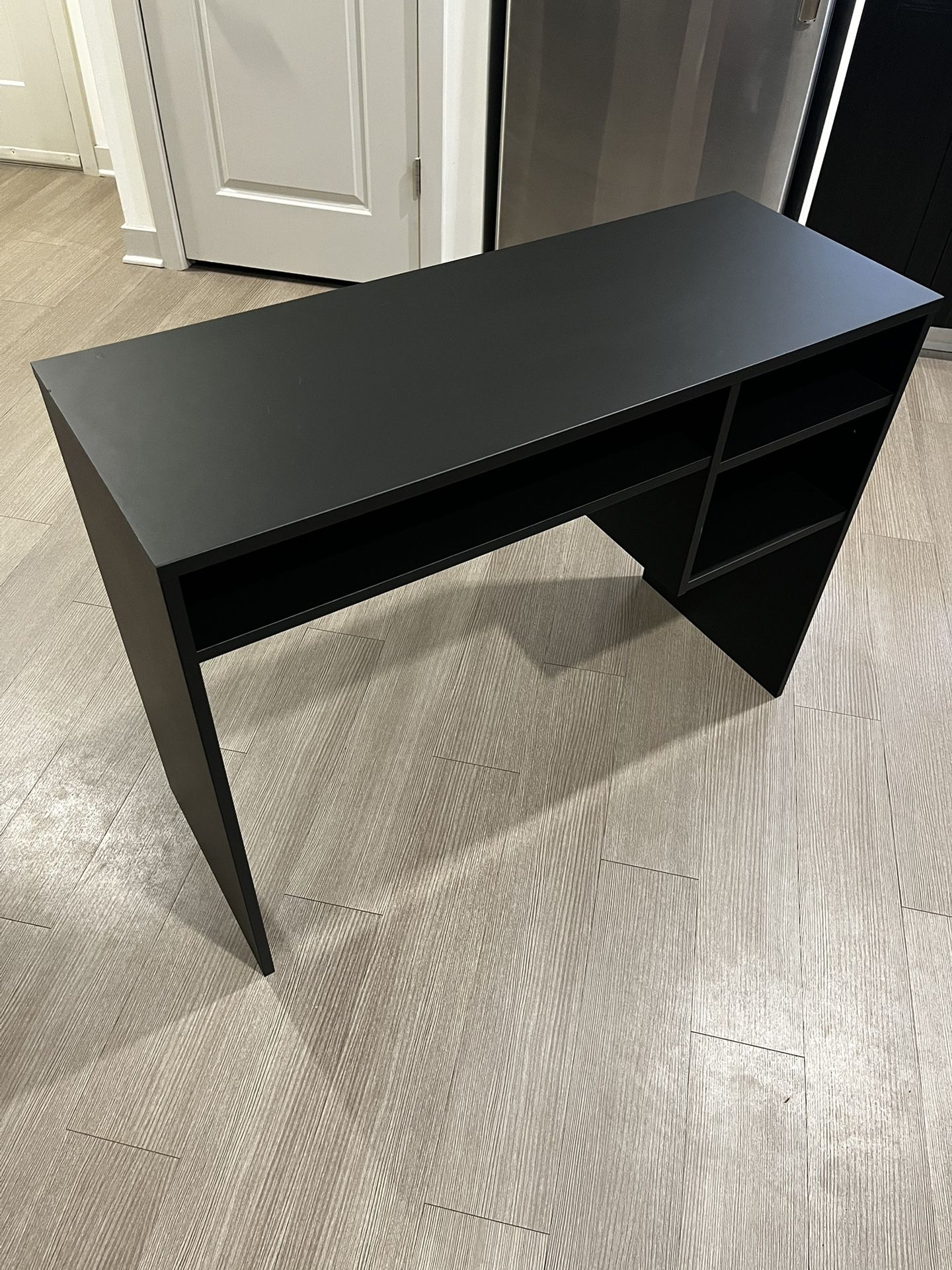 Black Desk