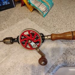 Vintage Millers Falls 2.01 Egg Beater Hand Drill