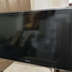  Samsung LCD flat-screen television, characteristic of models released between 2008 and 2012