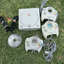 Sega Dreamcast Complete Bundle - Console, Controller, Memory, NBA 2k2 and Cords
