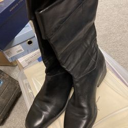 Women’s Boots. Size 7. $15. READ BELOW 