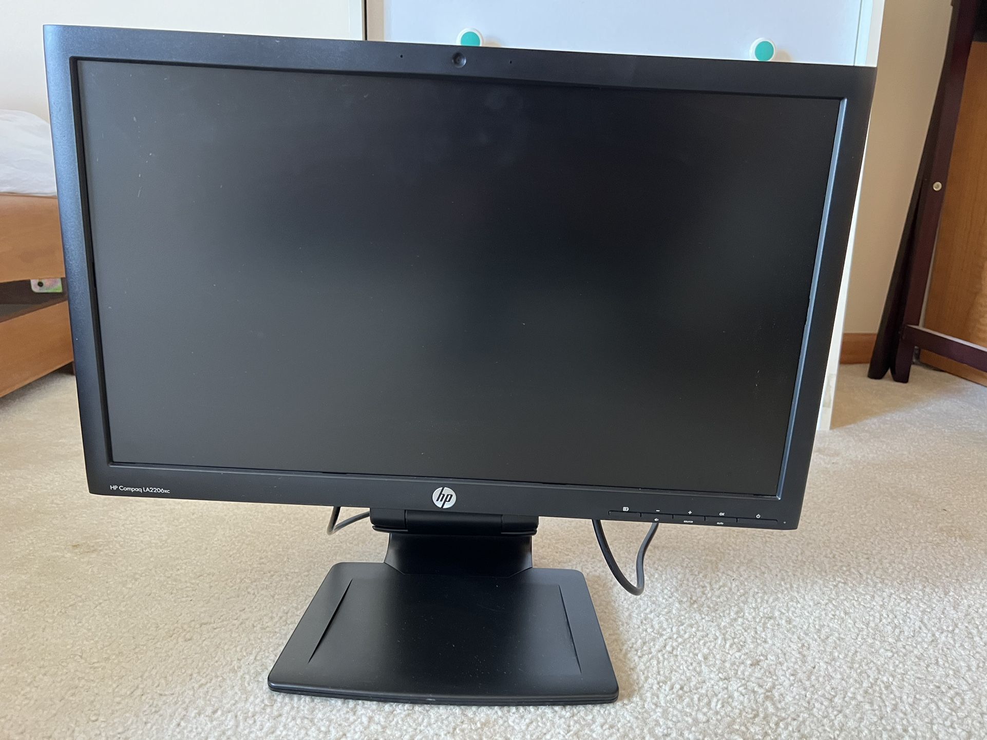 HP 21.5″ widescreen LCD monitor