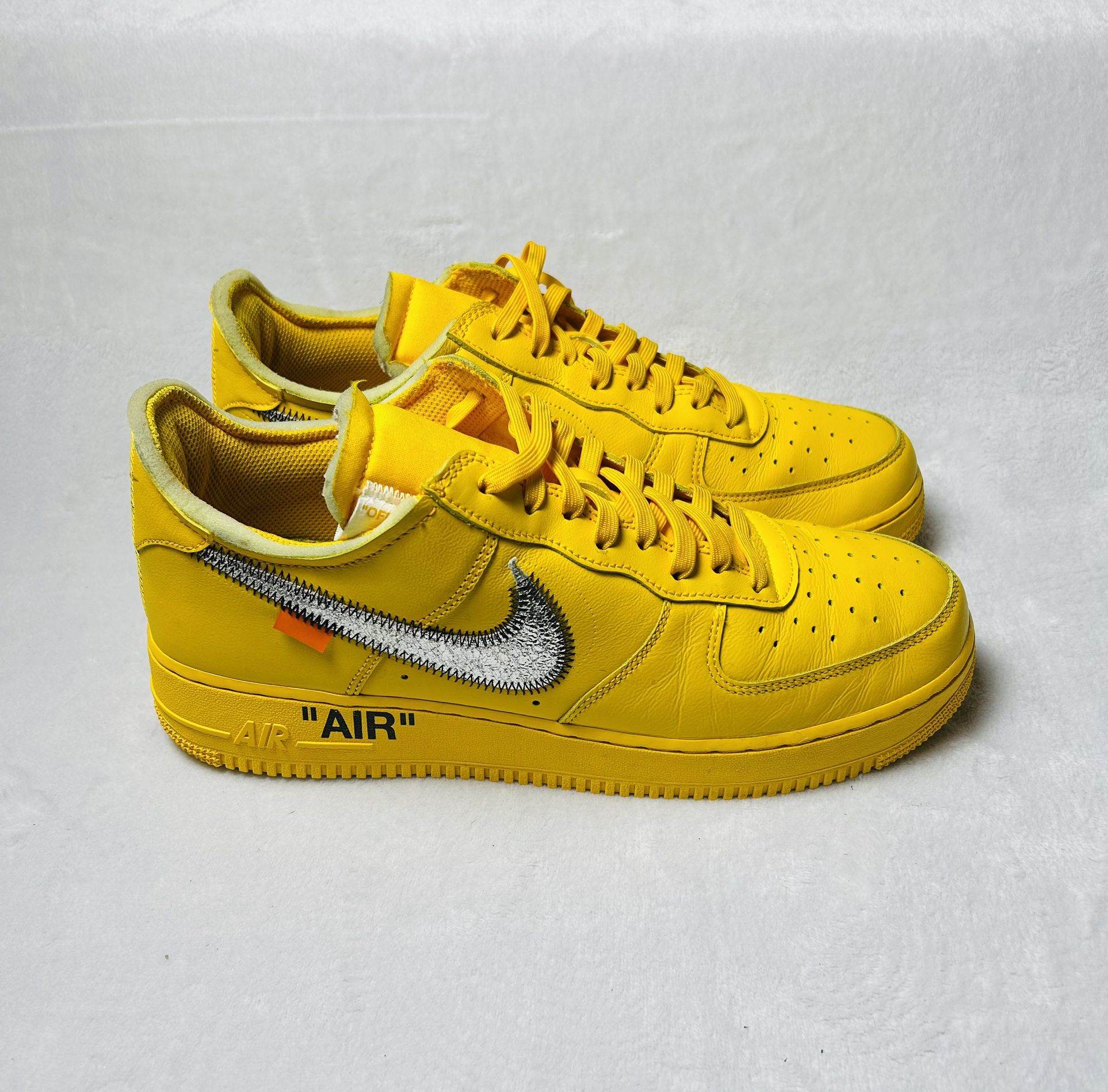 Nike Air Force 1 Off White “UNIVERSITY GOLD”