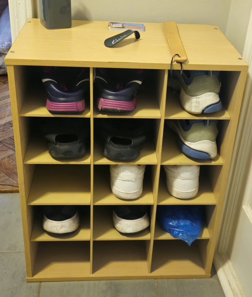 Wooden Shoe Cubbie 24H×19W×12D Inches