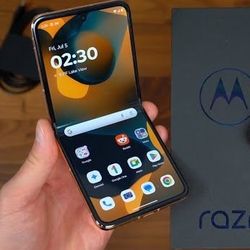 Brand New Razr + 2024 256gb Midnight Blue 