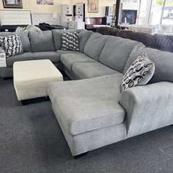 U Shape Sectional. 🚚WE DELIVER🚚
