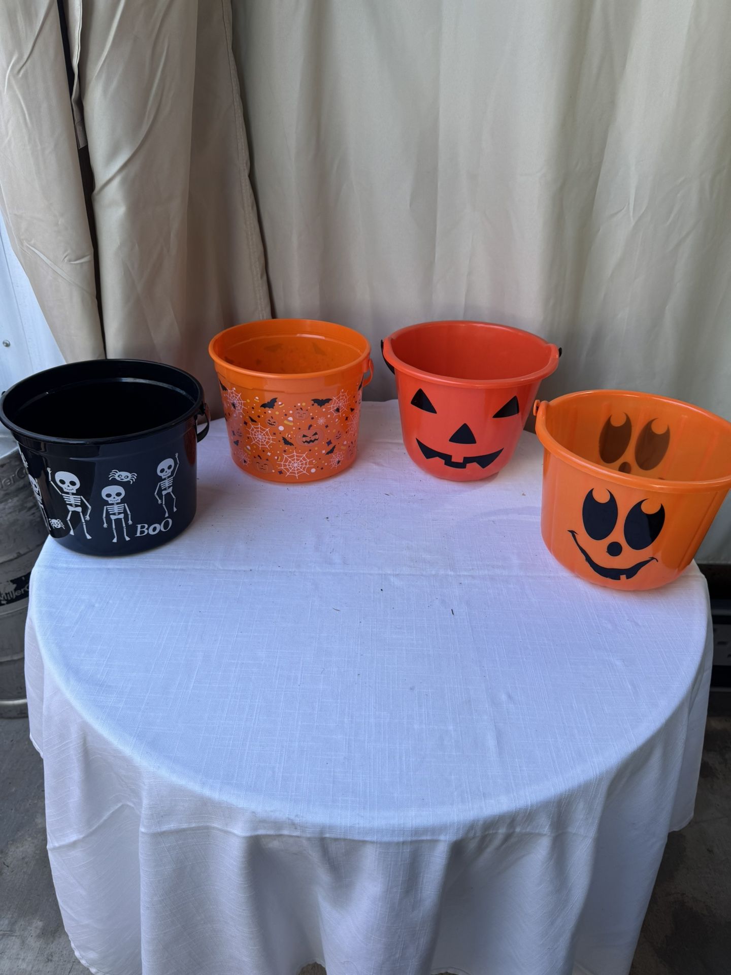Plastic Trick Or Treating Baskets 