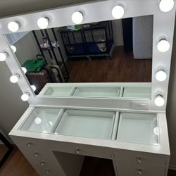 Makeup Vanity Dresser 
