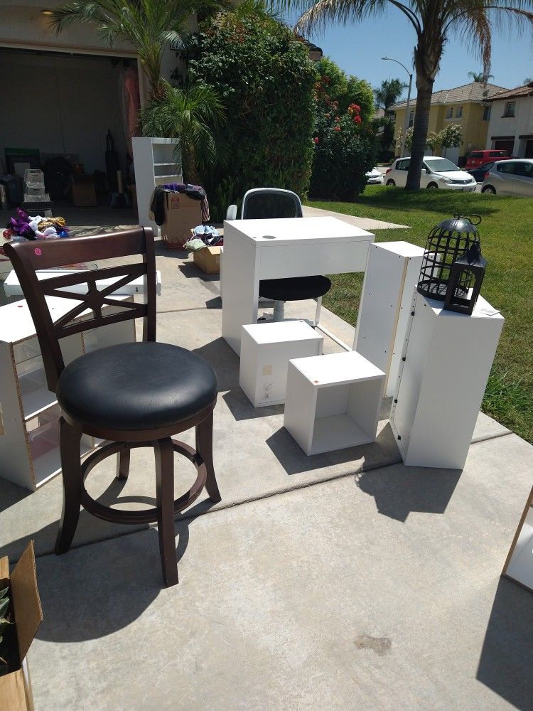 Yard Sale Furniture 5-15$