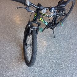 Trek Precaliber 24 Kids' Mountain Bike 