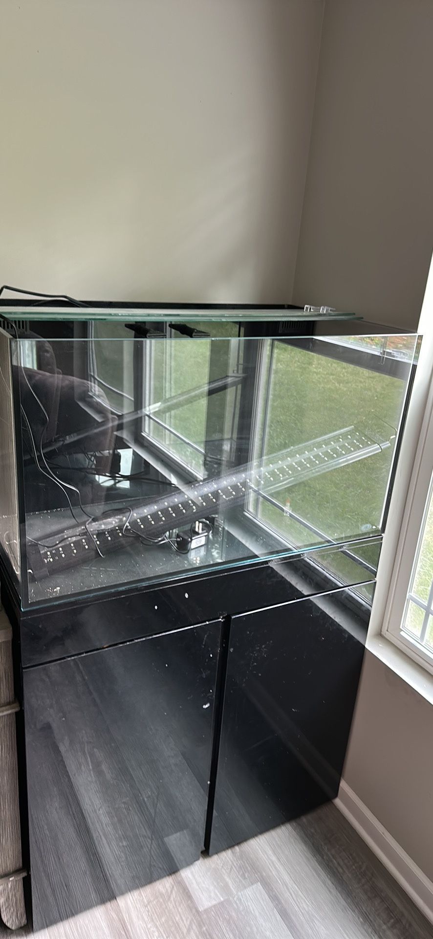 75 Gallon Aquarium With Stand Built In Filter + lights 