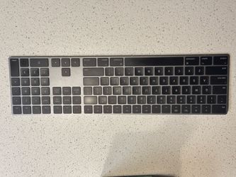 Wireless Apple keyboard with Numeric keypad (black)