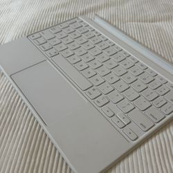 Apple Magic Keyboard Folio for iPad 10th Gen – White