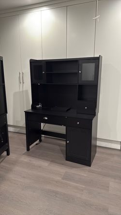 Computer Desk with Hatch