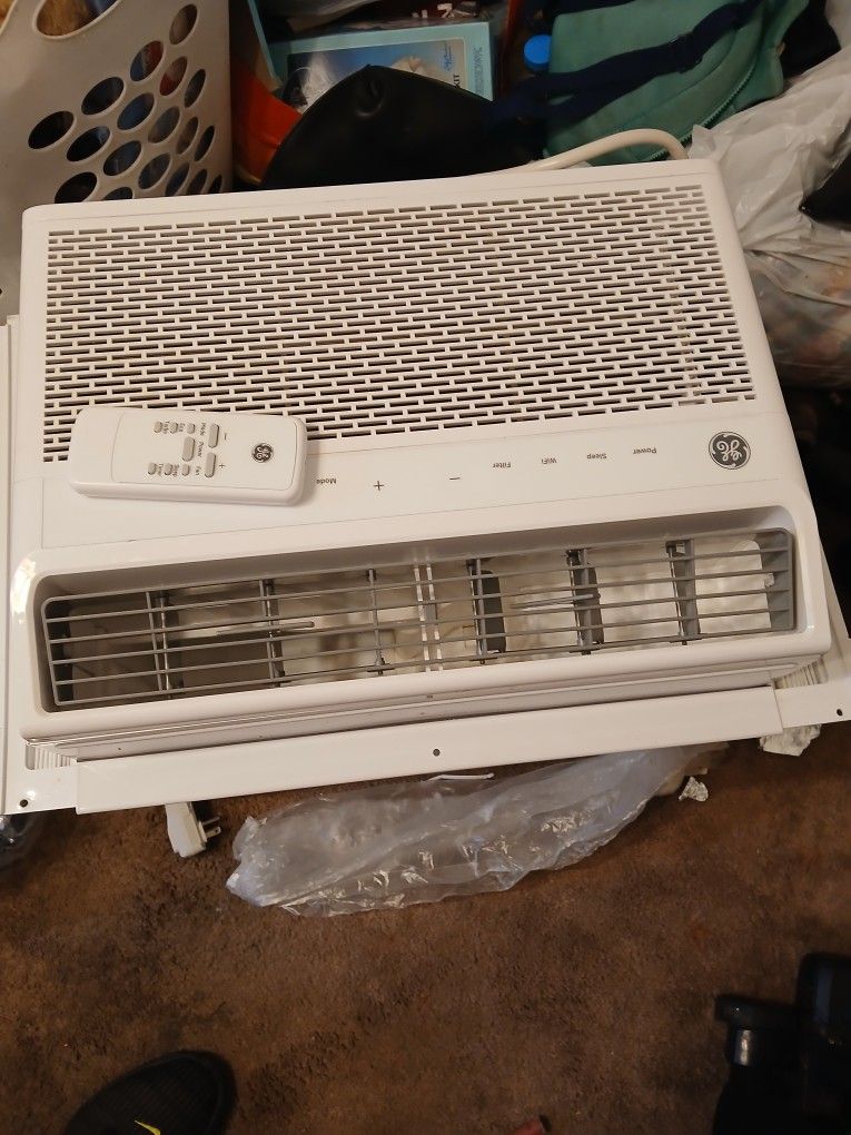 Ten thousand b t u window air conditioner unit