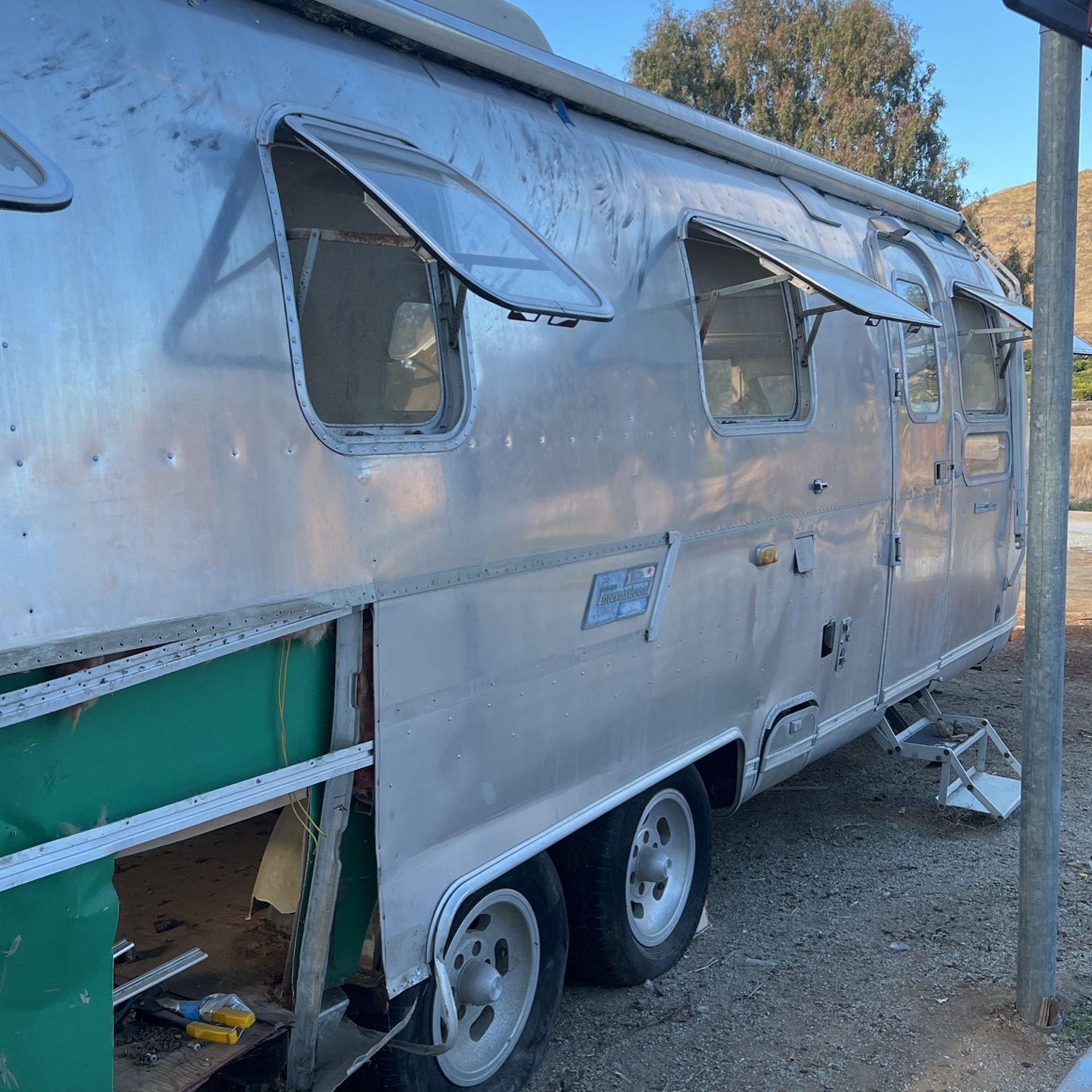 1975 Airstream Land yacht 