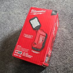 Milwaukee M12 ROVER Multi-Directional Flood Light w/ PACKOUT Compatibility (NEW)