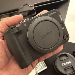Canon - EOS R50 V Mirrorless Camera w/RF-S14-30mm F4-6.3 IS STM PZ Lens