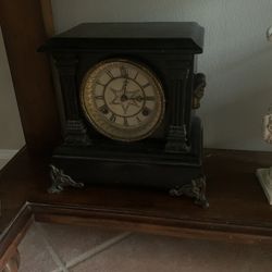 Antique Mantle Clock With Chimes