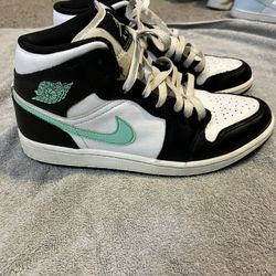 Size 8.5 Men Jordan 1 Mid Green Glow 