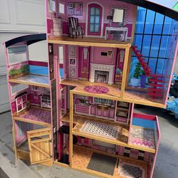 Dollhouse with Barbies and Accessories