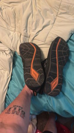 Size 8.5 in men  steel toe tennis shoes