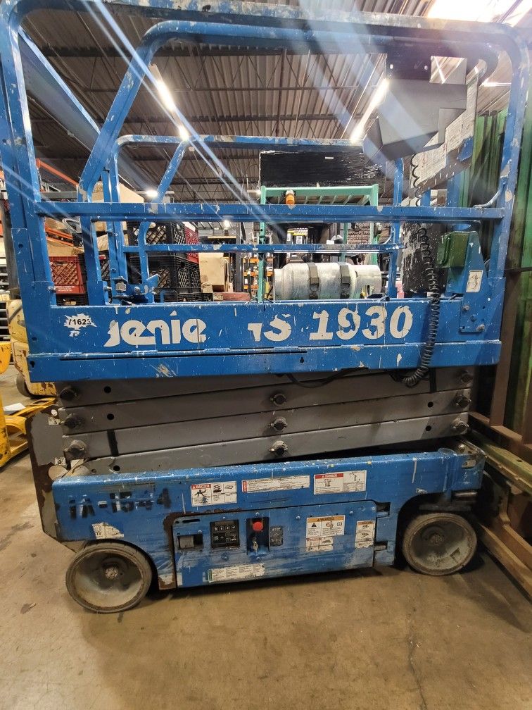 Genie GS1930  Scissor Lift With Good Batteries