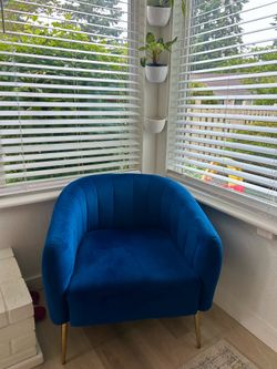 Blue velvet accent chair