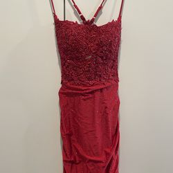 To Dress at size 2, but I believe a size 0 it’s very small