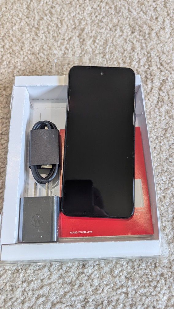 New Motorola Smartphone Moto G Play with Charger, 1500min Talk/Text/Data