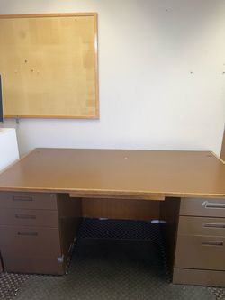 Office desk which comes with bulletin board and office mat