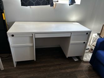 Office desk ( Free)