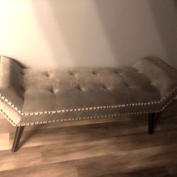 Upholstered Tufted Bench.