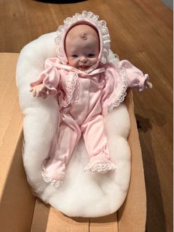 Ashton-Drake Galleries Yolanda Bello Baby Doll – Pink Outfit with Box