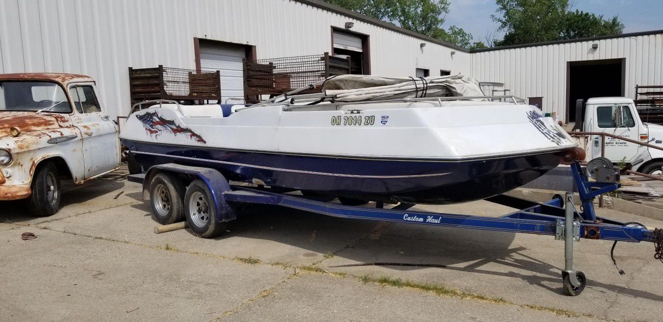 1995 Sun Chaser Deck Boat  $1500 OBO