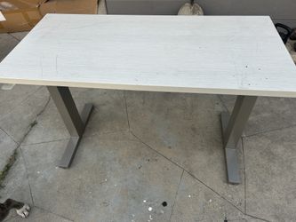 HERMAN MILLER SIT TO STAND DESK