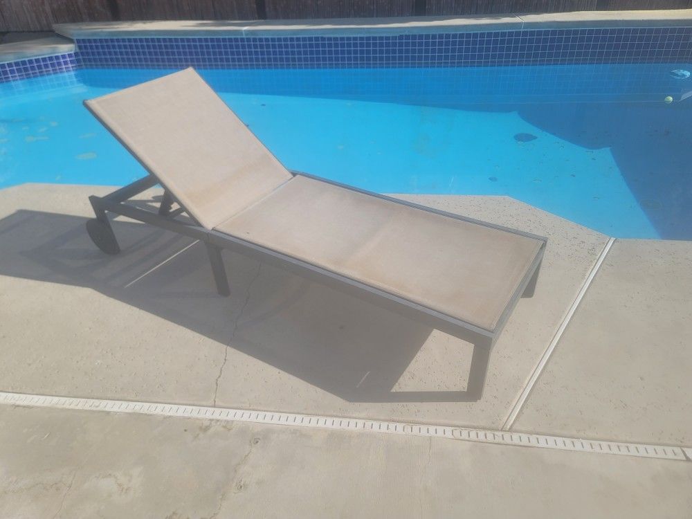 Outdoor Lounge Chair