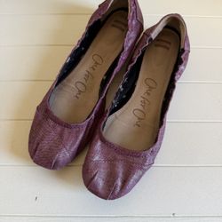 Women’s Toms flats