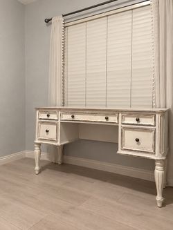 Matching Farmhouse Desk & Dresser Set – Excellent Condition