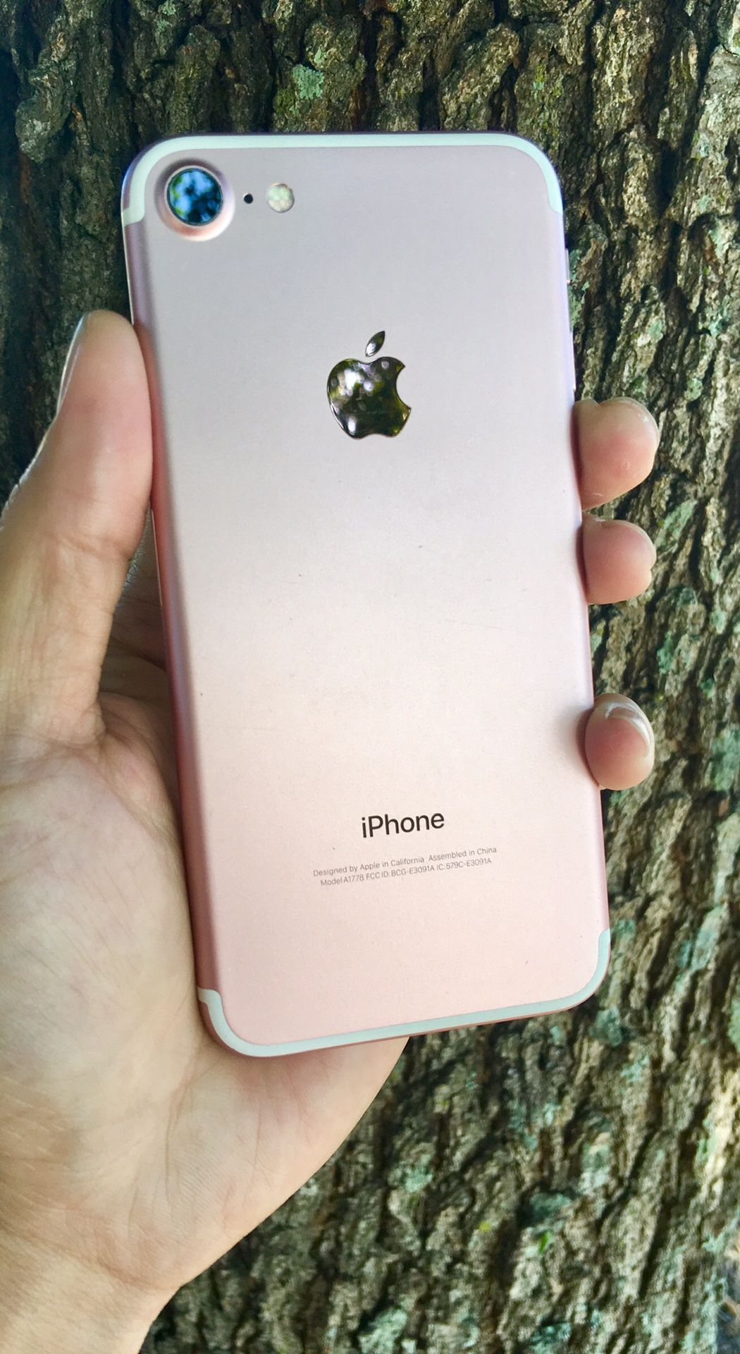 NO TAX- iPHONE 7 UNLOCKED - LIKE NEW - REAL PICS