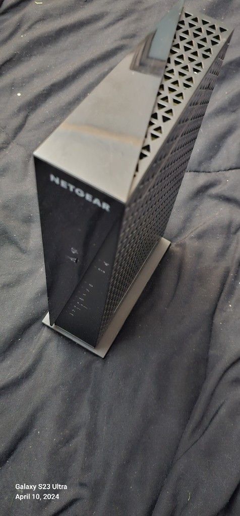 Netgear AC1750 WiFi Cable Modem Router (C6300)
NETGEAR DOCSIS® 3.0 1.75Gbps Two-in-one Cable Modem + WiFi Router-