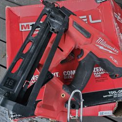 Milwaukee M18 FUEL 18-Volt Lithium-Ion Brushless Cordless Gen II 16-Gauge Angled Finish Nailer (Tool-Only)