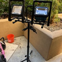 Makita Cordless & Corded Light And Stand
