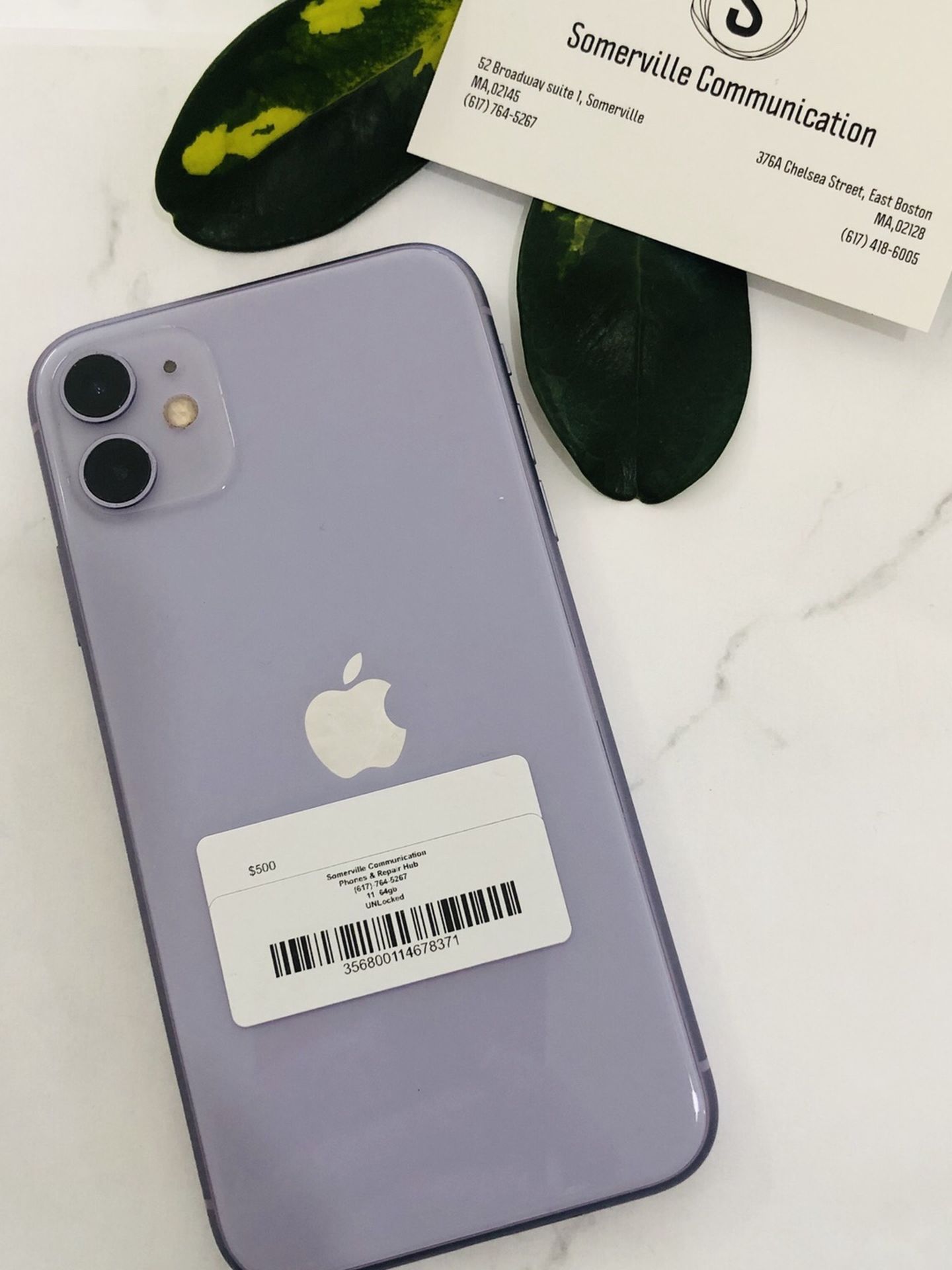 Factory unlocked iPhone 11 64gb excellent conditions store warranty