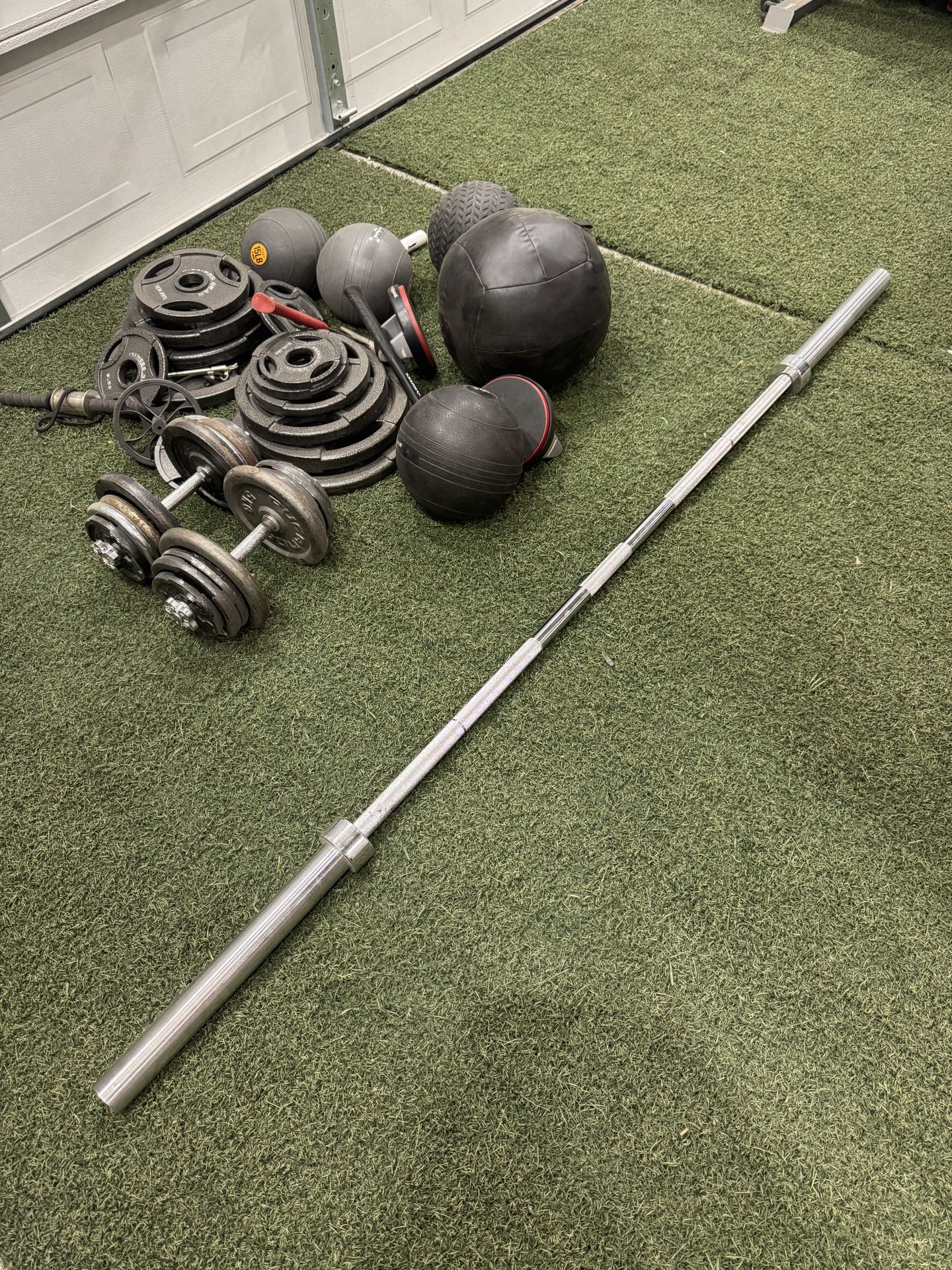 🏋️ Olympic Barbell + 260 LB Weight Set – $250 OBO – Must Go in 24 Hrs! 💥