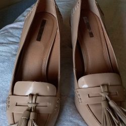 New High-quality Brand Tahari Heels Size 10 Khaki Color British Style $30
