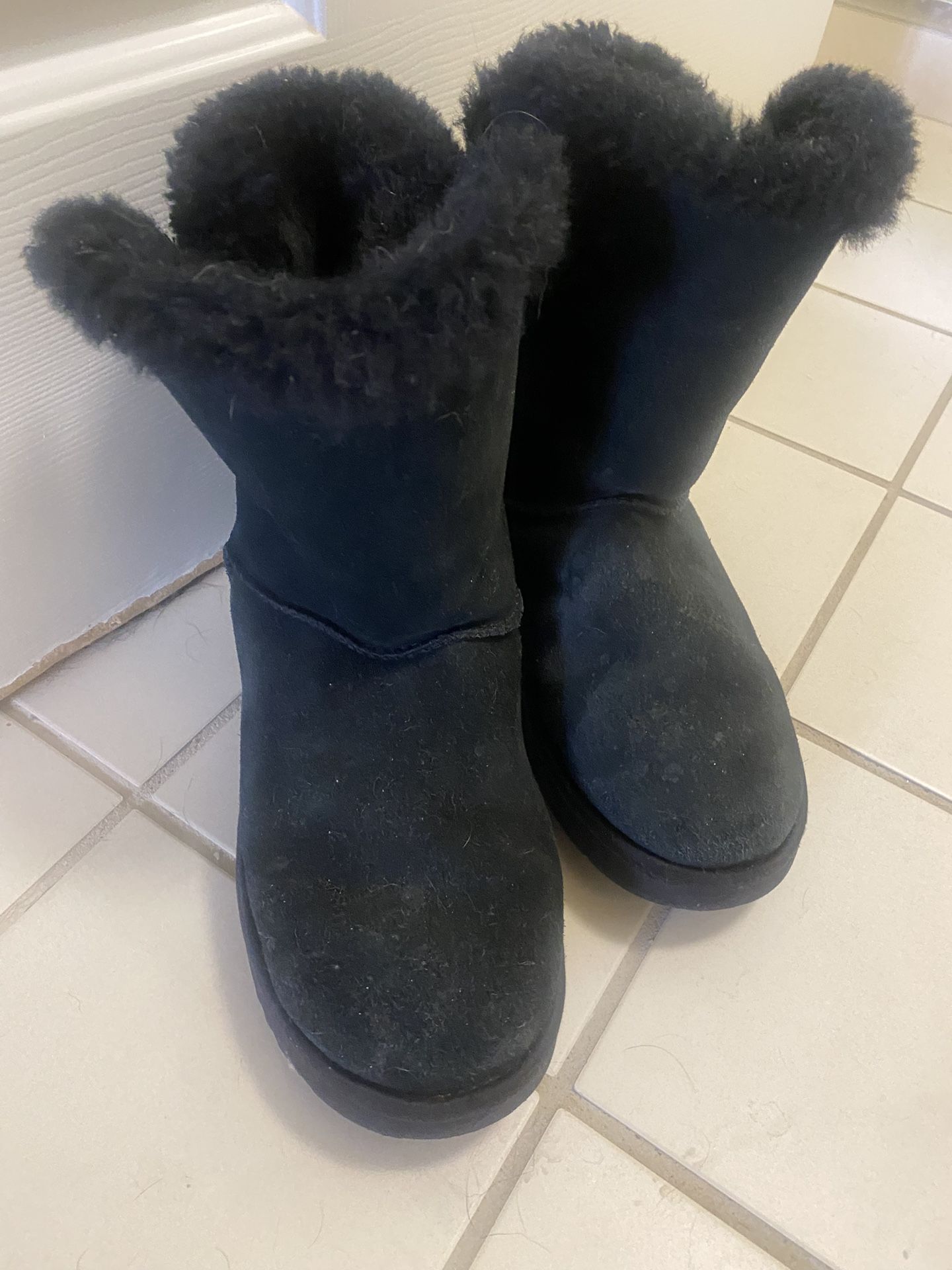UGG BOOTS